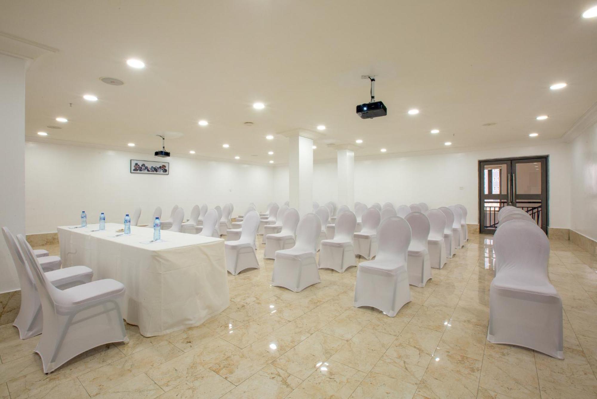 Johnwood Hotel By Bolton Abuja Exteriör bild